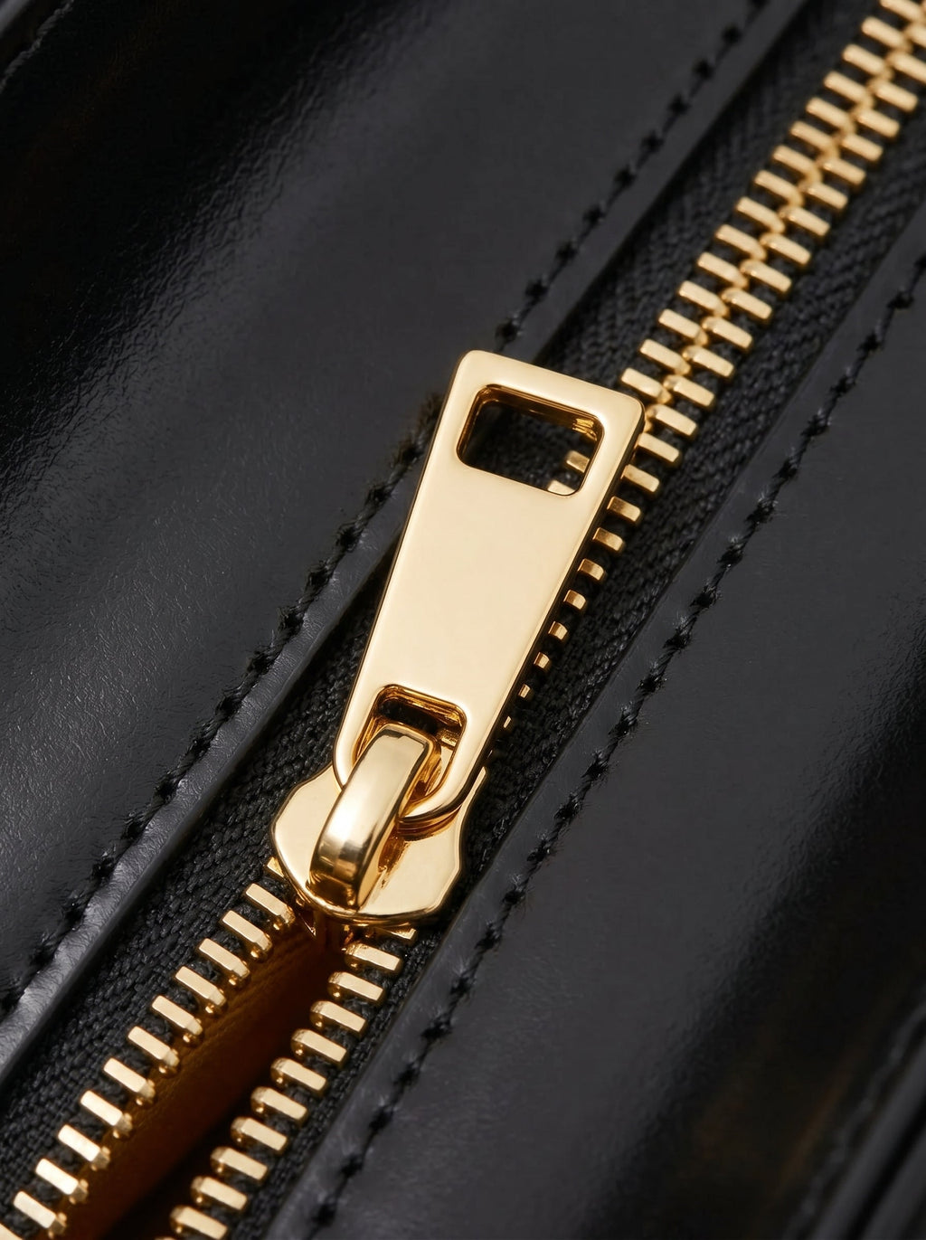 Virtue Classic Women's Leather Handbag