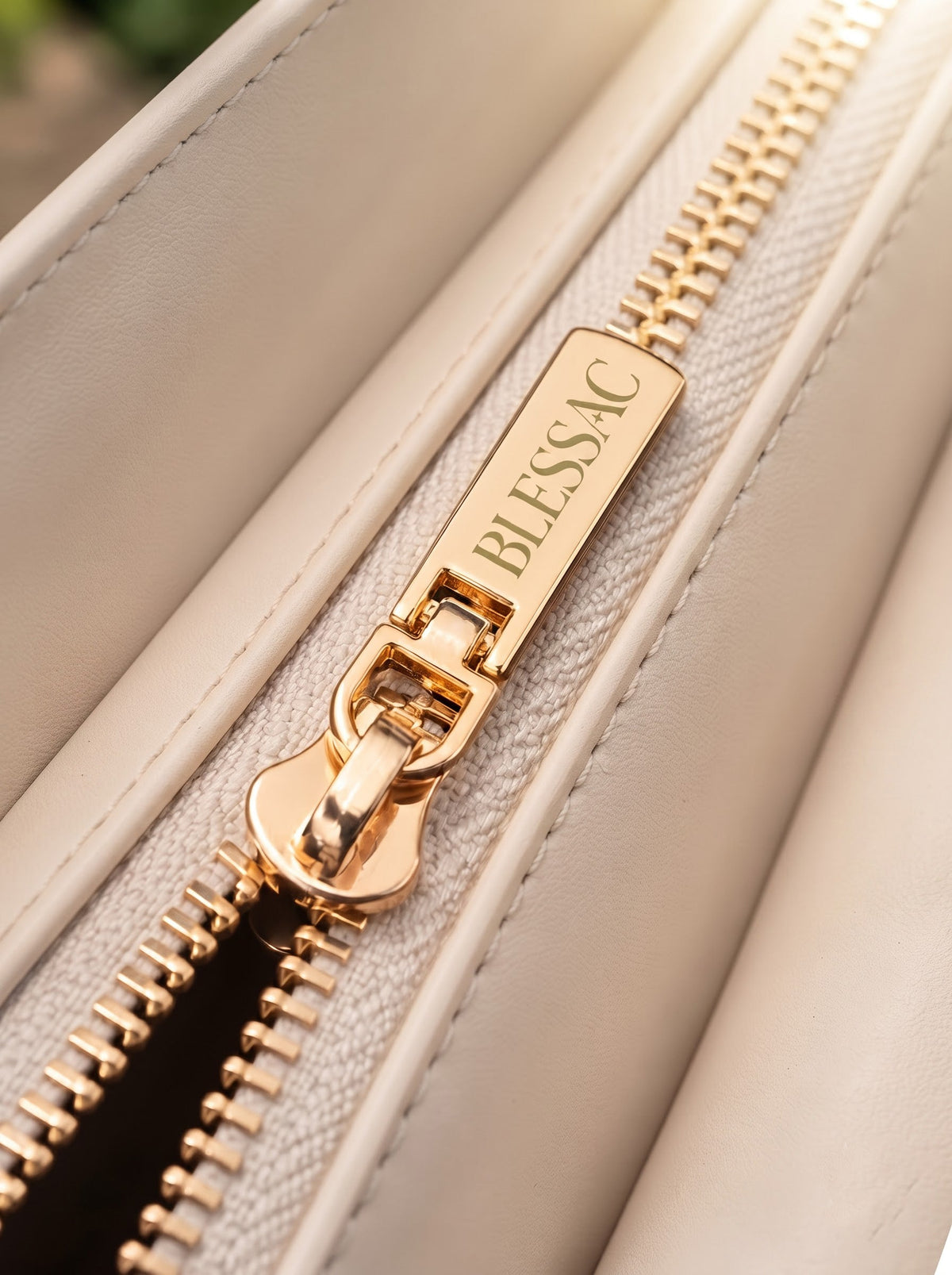Hope Rising Romans 15:13 Applique Leather Handbag
